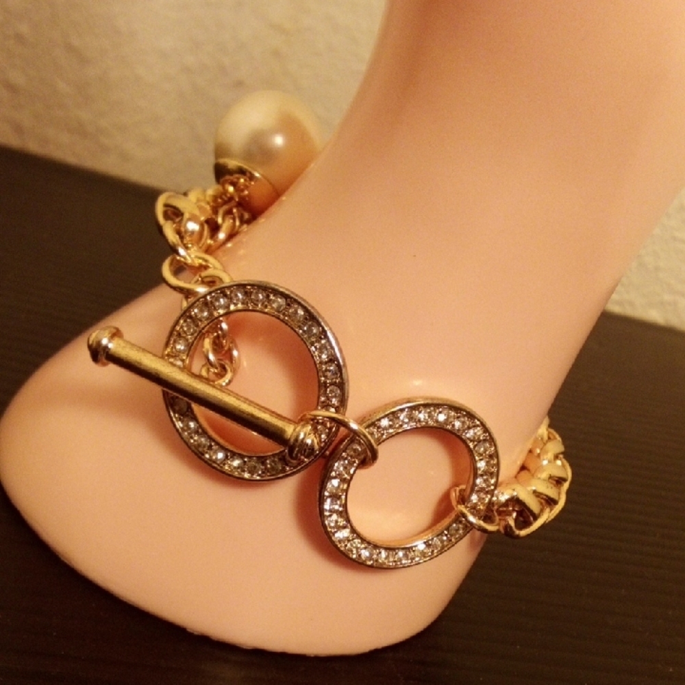 Gold Crystal Circle Toggle Bracelet - Women Jewelry